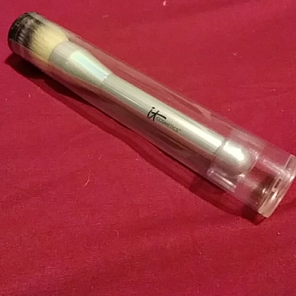 It Cosmetics Makeup Brush